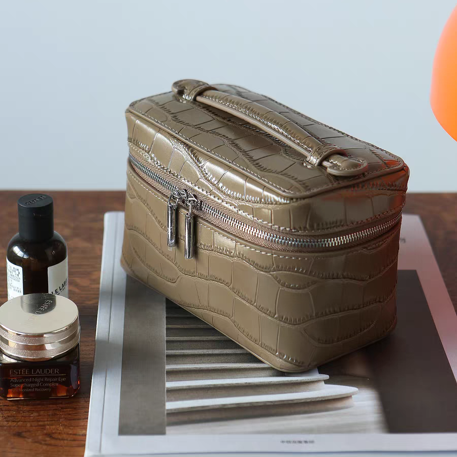 Luxury Handmade Leather Jewelry Organizer - Image 3