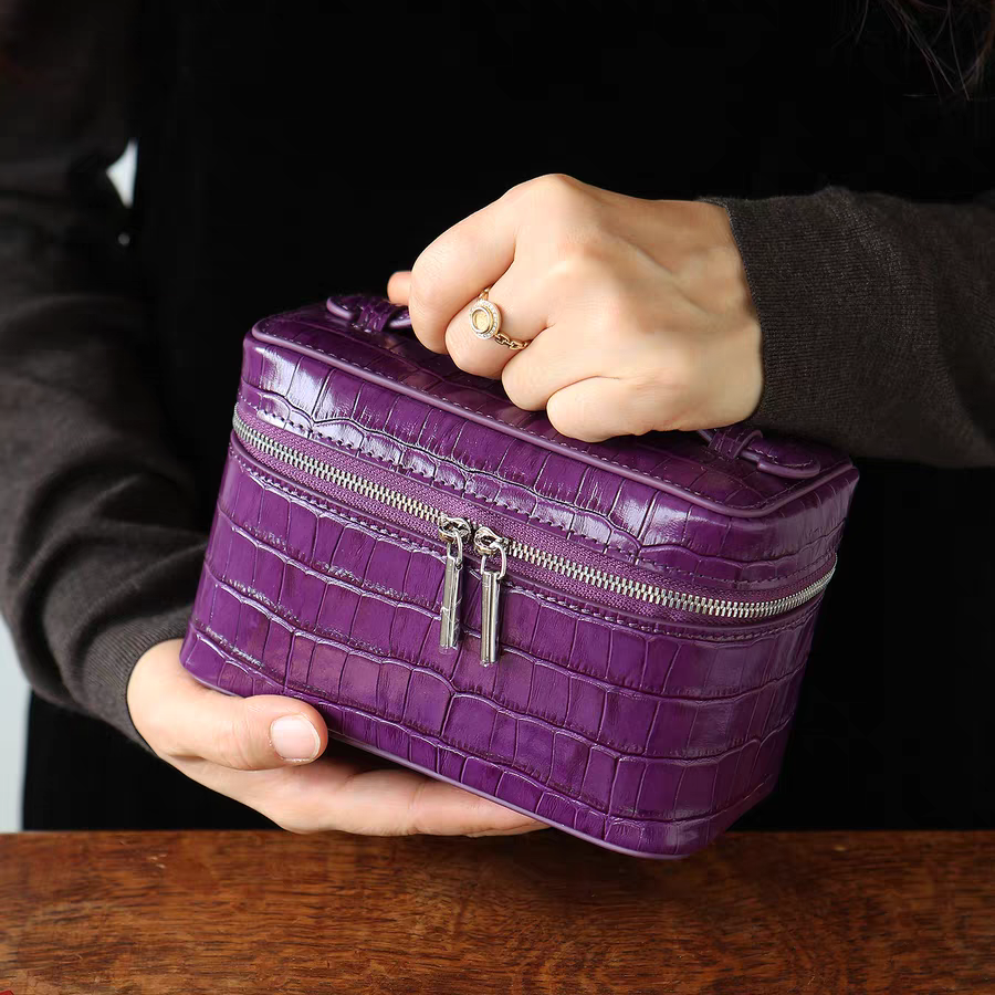 Luxury Handmade Leather Jewelry Organizer - Image 9